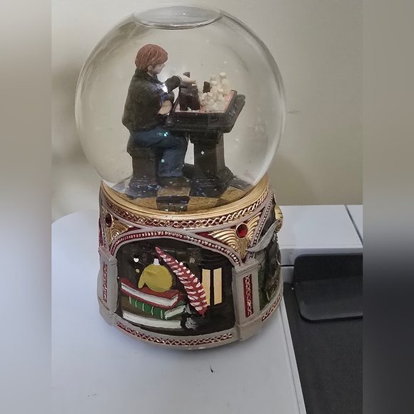 Harry Potter San Francisco Music Box Company Ron Weasley Wizard Chess Snow Globe - Picture 2 of 5